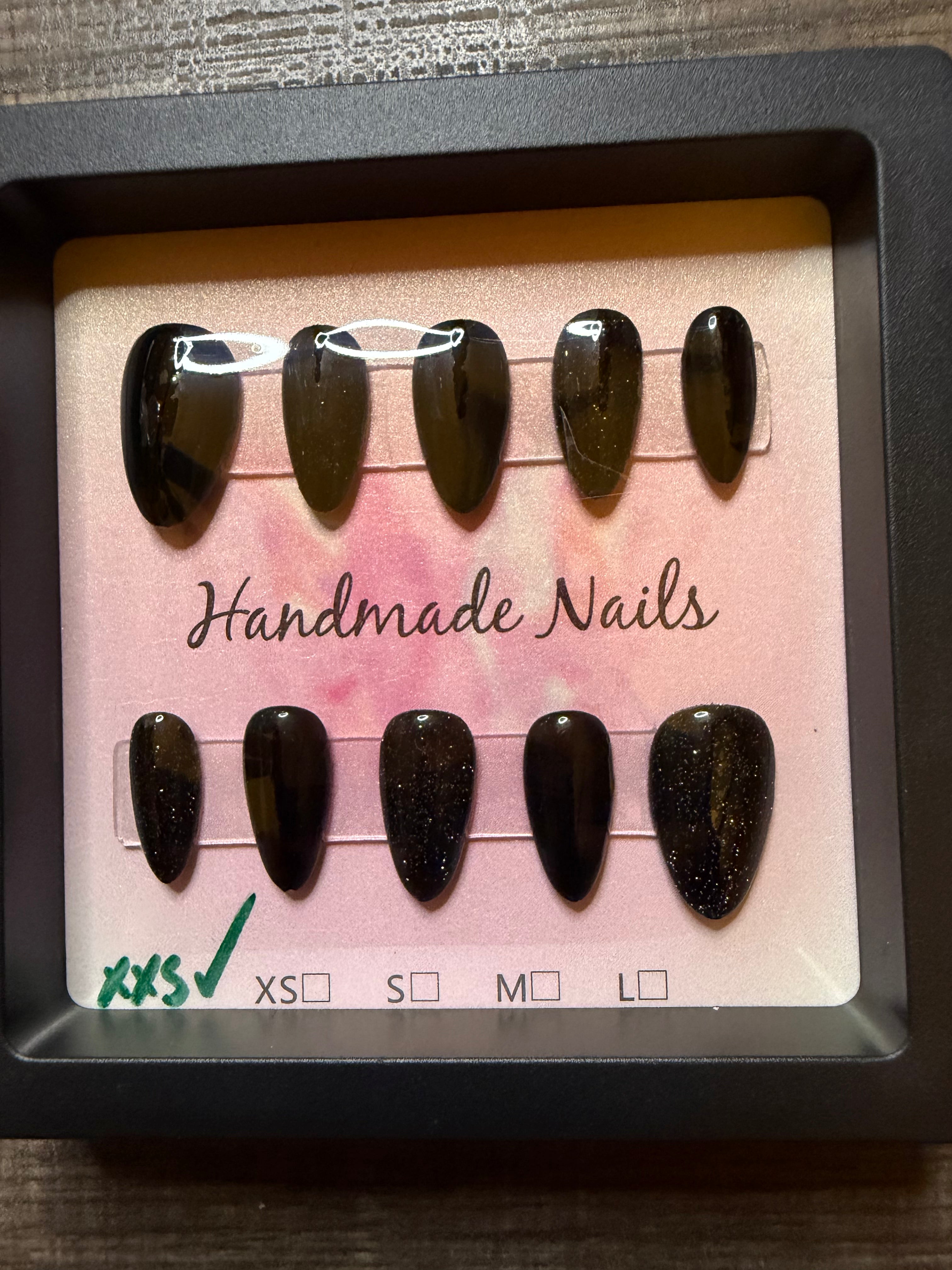 Black and glitter 24-piece ready-to-wear press on nails